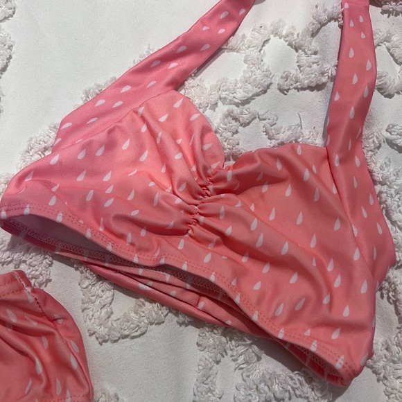 Bikini - Picture 2 of 4